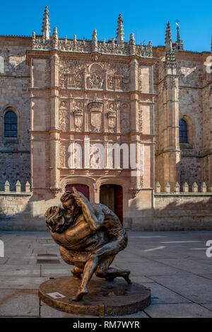 Salamanca, Spanien; Februar 2019: Skulpturen von dem chinesischen Künstler Xu Hongfei in einer Ausstellung in verschiedene monumentale Enklaven von Salamanca Stockfoto