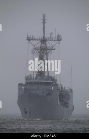 ORP General Kazimierz Pulaski (272), Oliver Hazard Perry-Klasse Fregatte der polnischen Marine betrieben, vorbei an Greenock auf den Firth of Clyde. Stockfoto