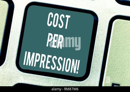 Wort schreiben Text Kosten pro Eindruck. Business Konzept für bezieht, der Inserent hat sich bereit erklärt, für die Anzahl der Tastatur drücken Absicht zu erstellen Stockfoto