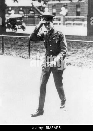 Edward VIII 20 Jahre alte Prinz von Wales in Grenadier Guards Uniform während des zweiten Weltkrieges eine Oktober 1914 Bild mit digitalen Restaurierung und Retusche aktualisiert Techniken Stockfoto