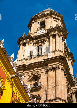 Bischöflicher Palast, dem Plaza Obispo und Blick auf die Kathedrale von Malaga Bell und Uhrturm, Andalusien, Spanien Stockfoto