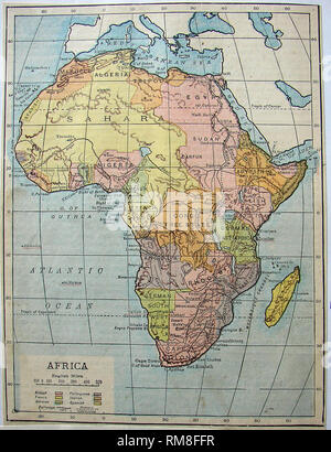 Farbigen Karte des afrikanischen Kontinents im Jahr 1901 zeigt die Namen der Länder, Grenzen, Territorien etc. Stockfoto