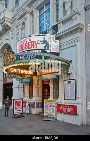 LONDON PICCADILLY CIRCUS DAS KRITERIUM THEATER UND EINGANG Stockfoto