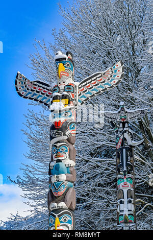Totempfähle im Winter, Brockton Point, Stanley Park, Vancouver, British Columbia, Kanada Stockfoto