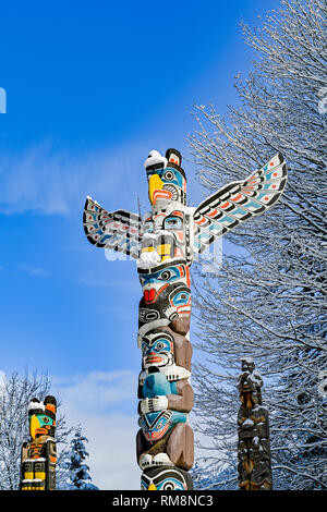 Totempfähle im Winter, Brockton Point, Stanley Park, Vancouver, British Columbia, Kanada Stockfoto