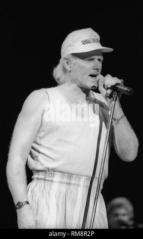 Sänger Mike Love der Beach Boys ist dargestellt auf der Bühne während einer "live"-Konzert aussehen. Stockfoto