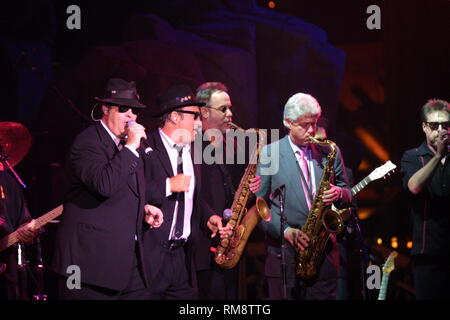 Der ehemalige Präsident Bill Clinton wird angezeigt, bevor mit der Blues Brothers während ihres Auftritts auf der Mohegan Sun Casino in Uncasville, Connecticut. Stockfoto