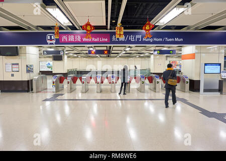 Hongkong - ca. Januar 2016: MTR-Station in Hongkong. Der Mass Transit Railway ist die Rapid Transit Railway System von Hong Kong. Stockfoto