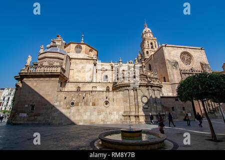 Murcia, Spanien; Februar 2017: Blick auf die Kathedrale der Heiligen Maria in Murcia Stockfoto