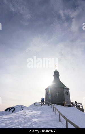 Rottach-Egern: Mountain Wallberg, Kapelle, Touristen in Oberbayern, Tegernsee-Schliersee, Oberbayern, Bayern, Bayern, Deutschland Stockfoto