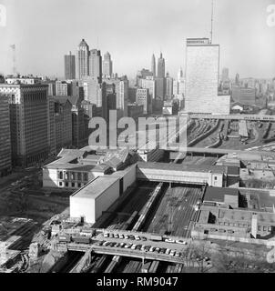 Luftaufnahme Blick nach Norden über das kunst-Institut bis Michigan Avenue auf der Nordseite von Chicago, Ca. 1960. Stockfoto