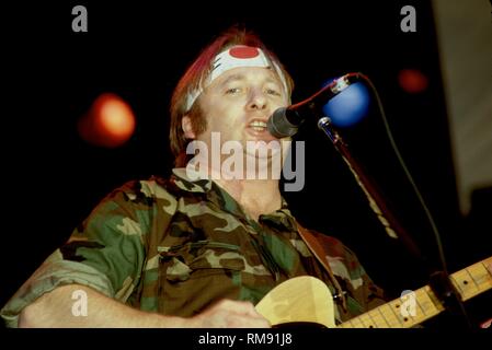 Gitarrist Stephen Stills Crosby, Stills und Nash wird gezeigt, die 'live' im Konzert. Stockfoto