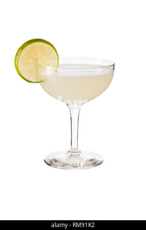 Erfrischende Wodka Gimlet Cocktail auf Weiß mit einen Freistellungspfad Stockfoto