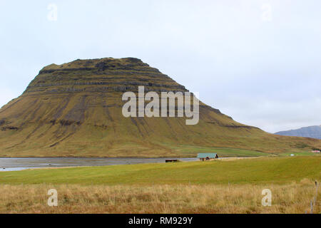 Kirkjufell Berg auf der Halbinsel in Island Stockfoto