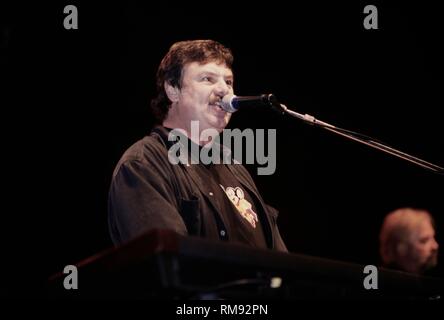Sänger Burton Cummings von der kanadischen Band The Guess Who gezeigt wird, ist auf der Bühne während einer "live"-Konzert aussehen. Stockfoto
