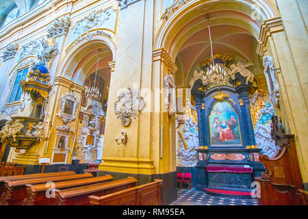 Krakau, Polen - 21. Juni 2018: Die kleine Kapelle von St. Michael und St. Stanislaus Kirche mit schönen Stein Skulpturen und Reliefs, auf Ju Stockfoto