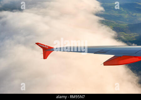 Genf, Schweiz - November 19, 2015: Winglet mit Easyjet Logo auf dem linken Flügel des Airbus narrow-Body-jet. Stockfoto