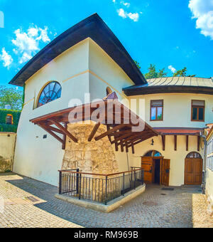 Die Remah Synagoge mit Fragment der mittelalterlichen Mauerwerk unter dem Vordach, Krakau, Polen Stockfoto