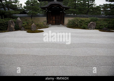 Japanischer Steingarten, Karesansui auf Japanisch, Kennin-ji-Tempel, Gion-Viertel, Kyoto, Japan Stockfoto