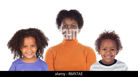 Schönen afrikanischen Familie, die von der Kamera mit einem wunderschönen Lächeln auf weißem Hintergrund Stockfoto