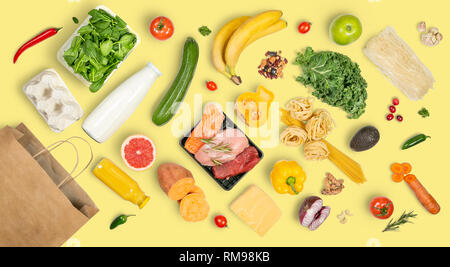 Einkaufen - Lebensmittel mit Shopping Bag Stockfoto