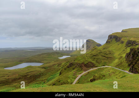 Die quiraing liegt im Norden der Insel Skye auf der Trotternish Ridge. Die Landschaft ist spektakulär und die Felsformationen sind nicht von dieser Welt Stockfoto