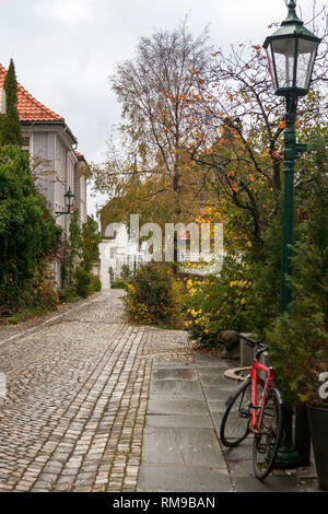 Lille Markeveien, einer alten Straße im Stadtteil Nordnes, Bergen, Hordaland, Norwegen Stockfoto