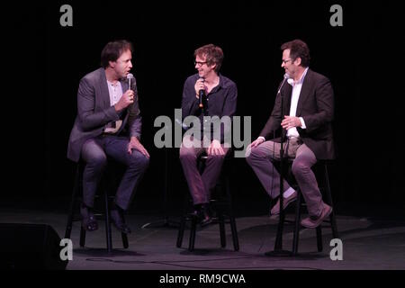 Schauspieler Kevin Nealon, Dana Carvey und Dennis Miller sind während einer 'Frage und Antwort'-Segment, dass Ihre "Live"-Konzert- follwoed gezeigt. Stockfoto