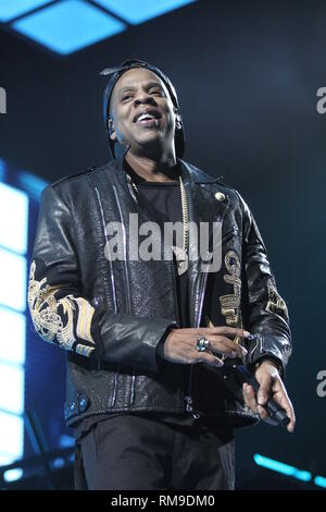 Hip hop artist Shawn Corey Carter, besser als Jay-Z bekannt ist, dargestellt auf der Bühne während einer "live"-Konzert aussehen. Stockfoto