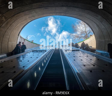 Kennen Sie einen besseren Rolltreppe fahren als dieses? Q Street, Dupont Circle U-Bahn-Station, Washington, DC. Stockfoto