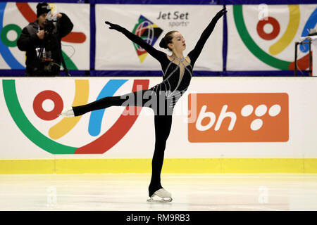 Sarajevo. 13 Feb, 2019. Anais Coraducci der Schweiz führt während der Frauen Eiskunstlauf Konkurrenz an der European Youth Olympic Festival (EYOF 2019) im Rathaus Austellungshalle in Sarajewo, Bosnien und Herzegowina (BiH) am 13.02.2019. Credit: Nedim Grabovica/Xinhua/Alamy leben Nachrichten Stockfoto