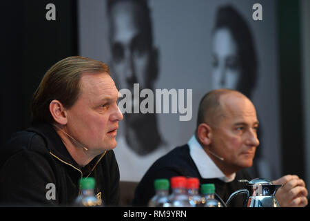 Herzogenaurach, Deutschland. 14 Feb, 2019. v. li: Björn Gulden (CEO, Vorsitzender der Geschäftsführung), Michael LAEMMERMANN (CFO, Finanzen und Controlling), PUMA Bilanzpressekonferenz am 14.02.2020 in Herzogenaurach. Sportartikelhersteller, Lifestyle Marke, Marke. | Verwendung der weltweiten Kredit: dpa/Alamy leben Nachrichten Stockfoto