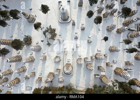 Peking, China. 10 Jan, 2019. Luftbild am Jan. 10, 2019 zeigt die Schnee-Pagode Wald von Shaolin Tempel in Dengfeng City bedeckt, Zentrale der chinesischen Provinz Henan. Credit: Feng Dapeng/Xinhua/Alamy leben Nachrichten Stockfoto