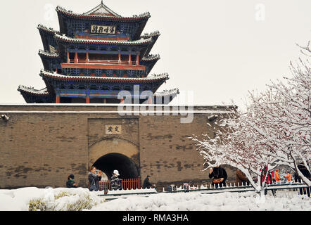 Zhangjiakou, Zhangjiakou, China. 14 Feb, 2019. Zhangjiakou, CHINA - schweren Schnee hits Zhangjiakou in der Provinz Hebei, Februar 14., 2019. Credit: SIPA Asien/ZUMA Draht/Alamy leben Nachrichten Stockfoto