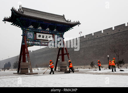 Zhangjiakou, Zhangjiakou, China. 14 Feb, 2019. Zhangjiakou, CHINA - schweren Schnee hits Zhangjiakou in der Provinz Hebei, Februar 14., 2019. Credit: SIPA Asien/ZUMA Draht/Alamy leben Nachrichten Stockfoto
