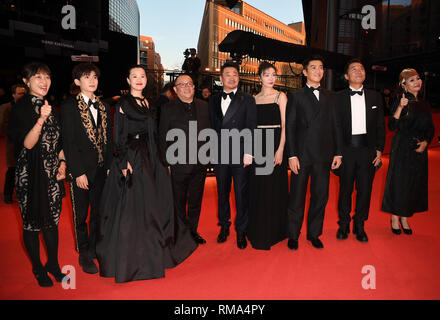 Berlin, Deutschland. 14 Feb, 2019. 69. Berlinale Premiere hatte ich Jiu tian Chang (so lange, mein Sohn)" China, Wettbewerb: Die Schauspieler Du Jiang Yong Wang Yuan, Mei, Direktor, Wang Jingchun, Wang Xiaoshuai, Qi Xi, Zhao Yanguozhang, Liu Xuan, Produzent, Ailiya. Quelle: Britta Pedersen/dpa-Zentralbild/dpa/Alamy leben Nachrichten Stockfoto