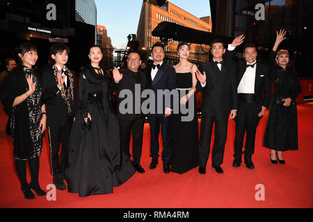 Berlin, Deutschland. 14 Feb, 2019. 69. Berlinale Premiere hatte ich Jiu tian Chang (so lange, mein Sohn)" China, Wettbewerb: Die Schauspieler Du Jiang Yong Wang Yuan, Mei, Direktor, Wang Jingchun, Wang Xiaoshuai, Qi Xi, Zhao Yanguozhang, Liu Xuan, Produzent, Ailiya. Quelle: Britta Pedersen/dpa-Zentralbild/dpa/Alamy leben Nachrichten Stockfoto