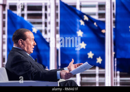 Foto Roberto Monaldo/LaPresse 14-02-2019 Roma Politica Trasmissione tv "Porta a Porta" Nella foto Silvio Berlusconi Foto Roberto Monaldo/LaPresse 14-02-2019 Rom (Italien) TV-Programm "Porta a Porta" Im pic Silvio Berlusconi Stockfoto