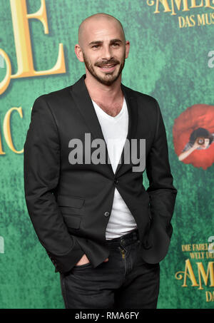 14. Februar 2019, Bayern, München: Der Schauspieler Maximilian Allgeier kommt zur Premiere des Musicals "Die fabelhafte Welt der Amelie" in Werk 7 Theater. Foto: Angelika Warmuth/dpa Stockfoto