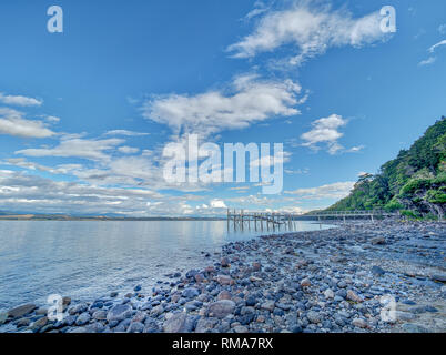 Ende Licht auf dem Strand in der Nähe der Glow Worm Caves, Lake Te Anau, den Fiordland National Park, Neuseeland Stockfoto