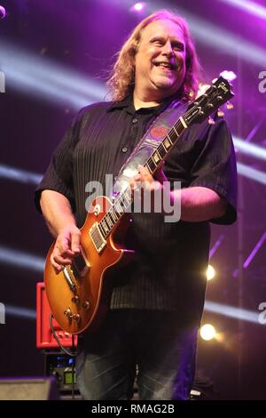 Gitarrist Warren Haynes ist dargestellt auf der Bühne während einer "live"-Konzert Auftritt mit dem Meer Allstars. Stockfoto