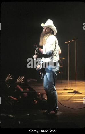 Sänger, Songwriter und Gitarrist Billy Gibbons der Rock Band ZZ Top wird gezeigt auf der Bühne während eines 'live' aussehen. Stockfoto