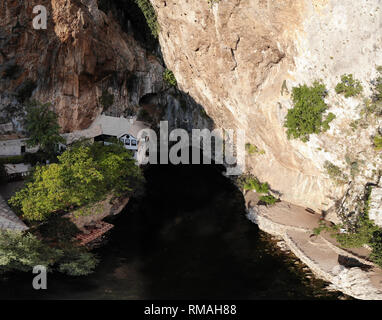 Die Feder des Fluss Buna unter der Höhle berühmten touristischen Destination in Bosnien Stockfoto