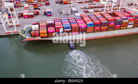 Schiff im Hafen von Oakland, Kalifornien Stockfoto