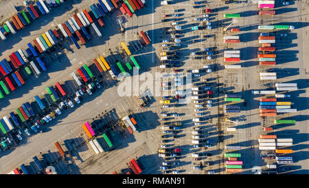 Container im Hafen von Oakland, Kalifornien, USA Stockfoto