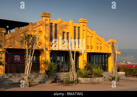 Kambodscha, Kampot Province, Kampot, Riverside Road, alten Fischmarkt, umgewandelt in Luxushotels tourist Restaurant Stockfoto