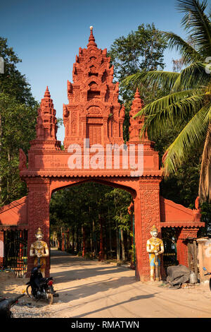 Kambodscha, Kampot Province, Kampot, Trey Koh, Fisch Insel, Wat Traeuy Kaoh, Khmer Style Eingang Gateway Stockfoto