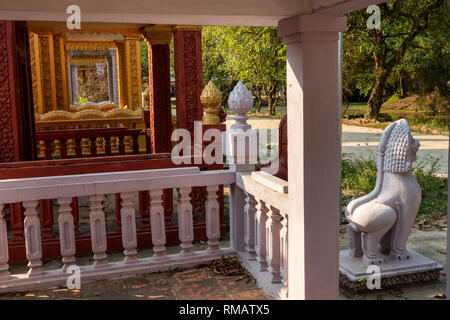 Kambodscha, Kampot Province, Kampot, Trey Koh, Fisch Insel, Wat Traeuy Kaoh, verzierte Memorial Pagode Plattform Stockfoto