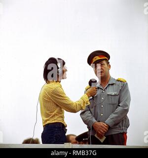 Allgemeine Teller, Vorsitzender der Gesellschaft für Sport und Technik GST. Die GST war eine Massenorganisation in der DDR für die militärische Ausbildung von Jugendlichen (14- bis 24-Jährige) als "Klassenbewussten Verteidiger des Sozialismus". Stockfoto