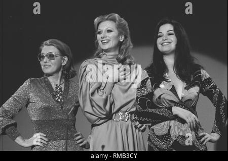 Ursula Noack, Margot Werner und Regina Lemnitz in Eve zeigen das Neue Jahr der Münchener Lach- und Schiessgesellschaft auf ARD. Stockfoto